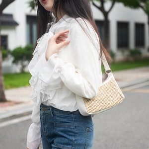 Summer woven underarm bag with white leather straps and golden metal rings details