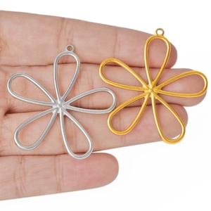 Minimalist 304 stainless steel flower pendant charms in silver and gold colors