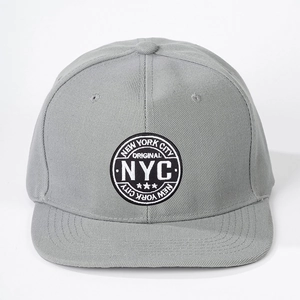 Casquette de baseball grise à bord plat avec broderie New York City NYC style urbain