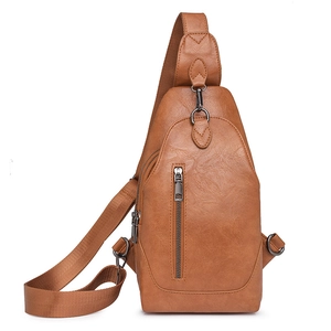 Sac de poitrine vintage en similicuir marron avec bandoulière réglable et fermeture éclair