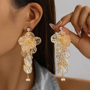 Exquisite champagne resin flower tassel earrings with gold edges and diamond studs