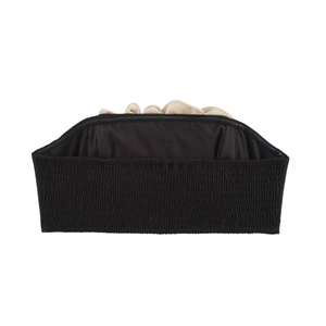 Top a fascia nero arricciato con bordi beige a volant e trama elastica estiva