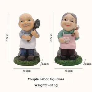 Dettagli figurine coppia anziana in resina nordica, altezza 11,5 cm e peso di 315 g