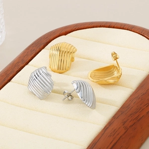 Minimalist geometric striped fan earrings in 18K gold and silver stainless steel
