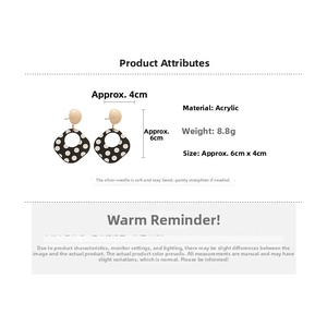 Detail specifications for black and white polka dot square earrings with dimensions and weight