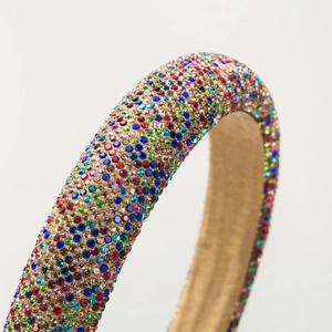 Serre-tête rembourré à la mode avec strass colorés et doublure en satin doré
