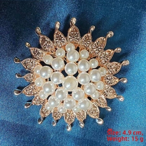 Detail view of sunflower pearl brooch with 4.9cm diameter and 15g weight on blue fabric