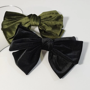 Elegant velvet bow hair clips in vintage black and emerald green set for women