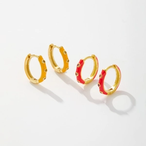 Créoles en argent S925 plaqué or avec émail orange et rouge et détails en zircon