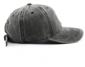 Seitenansicht der gewaschenen dunkelgrauen Vintage-Baseballkappe mit Metallschnalle