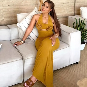 Robe longue dos nu jaune gingembre élégante avec des décorations de roses en 3D