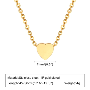 Detail view of 7mm heart pendant necklace with 45-50cm chain length and weight specs