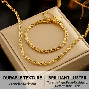 Detailaufnahme von goldenem Kordelkette-Halsketten und Armband Set mit Karabinerverschluss