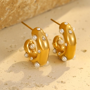 18K gold-plated C-shape hoop earrings with white pearls and sparkling crystals