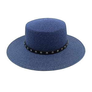 Chapeau canotier bleu marine avec bande à rivets noirs pour protection solaire femme