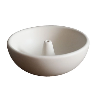 Portaincenso minimalista in ceramica bianca con design moderno a forma di semisfera elegante