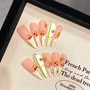 Unghie Finte Press On Stiletto Fatte A Mano Lunghe Mandorla Motivo Ciliegia Sfumatura Rosa Bianco Strass Manicure Di Lusso