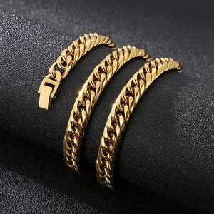 Collier à double maille gourmette dorée avec fermoir rectangulaire style hip-hop