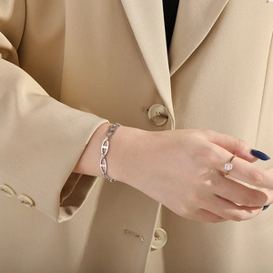 Minimalist silver stainless steel pig nose link chain bracelet worn on wrist