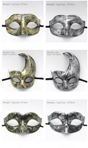 Détails des masques de mascarade vintage or et argent montrant la texture et les rubans