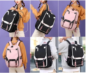 Dettagli di zaini sportivi neri e rosa con porta USB e spallacci regolabili