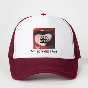 Valentine's Day Trucker Cap in Rot und Weiß mit Lippen-Herz-Druck und atmungsaktivem Netzteil