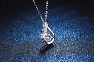 Macro detail of S925 silver water drop pendant with sparkling 1 carat moissanite center