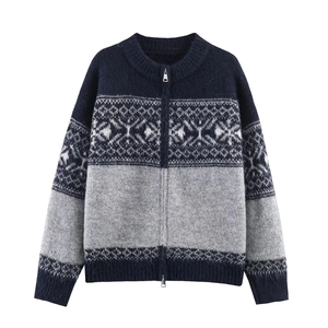 Damen Strickjacke in Blau und Grau mit geometrischem Jacquardmuster und Reißverschluss