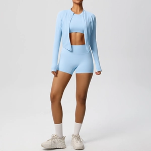 Ensemble de yoga bleu ciel 3 pièces avec veste zippée, brassière de sport et short de fitness