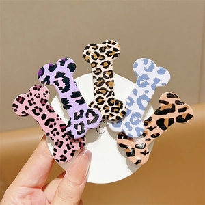 Mollette per capelli a forma di osso con stampa leopardata in cinque vari colori