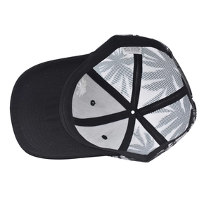 Détail de l'intérieur de la casquette en coton avec maille respirante et coutures soignées