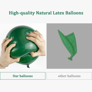Test de qualité montrant la haute élasticité du ballon dinosaure en latex naturel vert