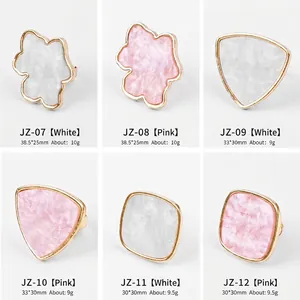 Shell-style nail art mixing ring set in white and pink marble resin with gold alloy trim