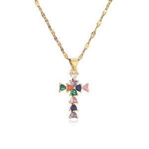 Goldene Kreuz-Halskette mit bunten herzförmigen Zirkonia-Steinen und Wellenkette