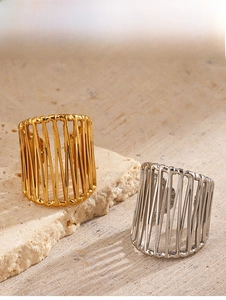 Detailed view of hollow vertical lines on 18K gold and silver chunky statement rings