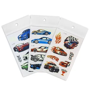 Set di tre tatuaggi temporanei luminosi per bambini con auto da corsa cartoni