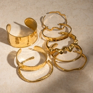 Modern 18K gold plated stainless steel irregular hammered cuff bracelets on stone base