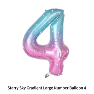 Détail du ballon chiffre 4 en aluminium dégradé ciel étoilé pour fête d'anniversaire