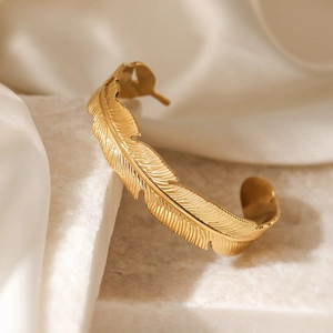 Fashion vintage 18K gold plated stainless steel open cuff bracelet with feather texture
