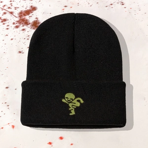 Klassische schwarze Beanie mit Alien-Stickerei auf Streetwear-Hintergrund für Herren