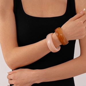 Chunky irregular acrylic bangles with vintage amber and pink marbled texture for women