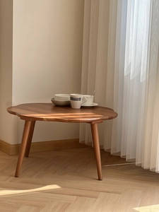Detailed texture of a red-brown solid wood round table with natural wood grain and edge