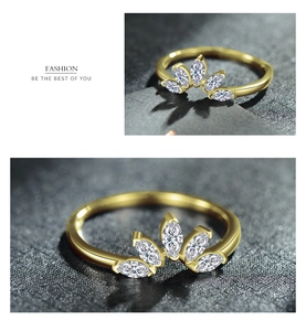 Dettaglio dei zirconi bianchi con taglio marquise incastonati su un anello a corona