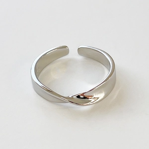 Polished S925 sterling silver adjustable twist ring with elegant intertwined band design