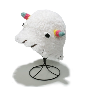 Mignon chapeau bob monstre en peluche blanche avec cornes en crochet et protection d'oreilles