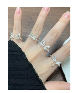 Close-up of S925 silver hollow butterfly rings with pleated texture on model hand