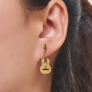 Elegante orecchino a perno a chitarra dorata da donna con pietra di cristallo incastonata