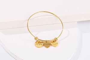 Detail of adjustable gold wire bracelet with MOM, Love and family silhouette charms