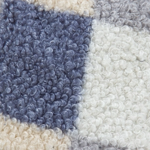 Chapeau bob en patchwork de fausse peau lainée avec texture pelucheuse en bleu et crème