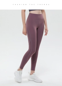 Details der lila Yogahose mit hoher Taille, nahtlosem Strick und Bauch-Weg-Effekt